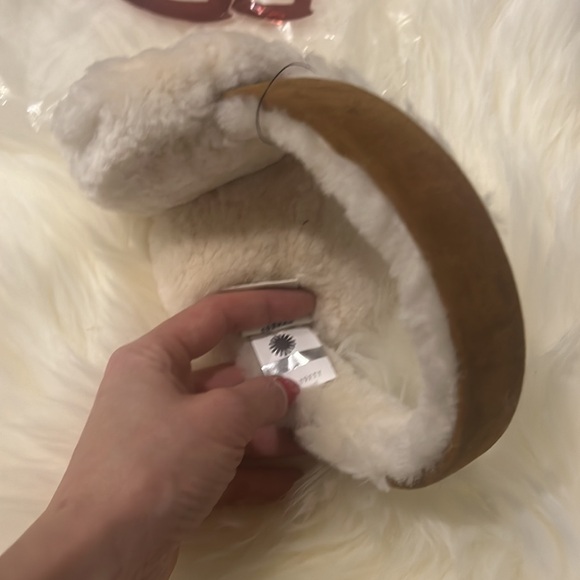 NWT - Ugg Shearling Embroidered Earmuff (Foldable) - Picture 3 of 5